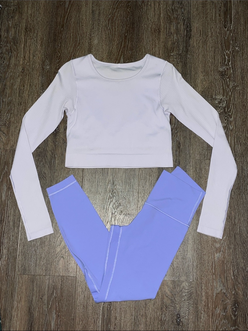 EUC Lululemon Matching Lavender-Lilac Set. Site Top 6/Bottom 4